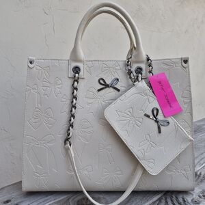 BETSEY JOHNSON NEW RELEASE XOKIARA BOW  BAG